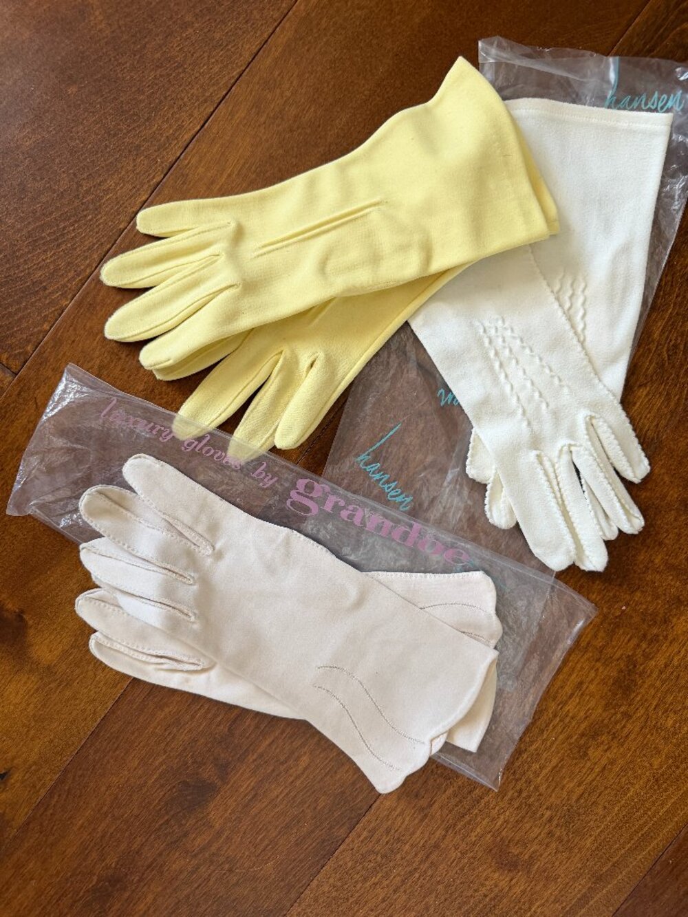 Vintage Mid-Century Ladies 3 Pair Wrist Wrist Elegant Gloves